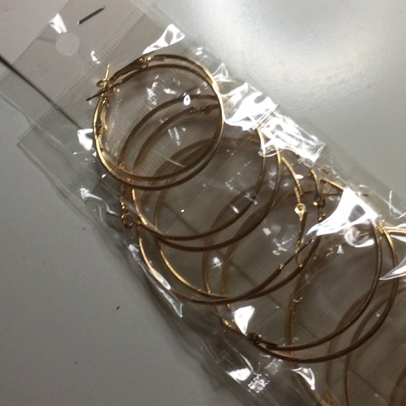 8 Gold Hoop Earrings - Picture 3 of 4